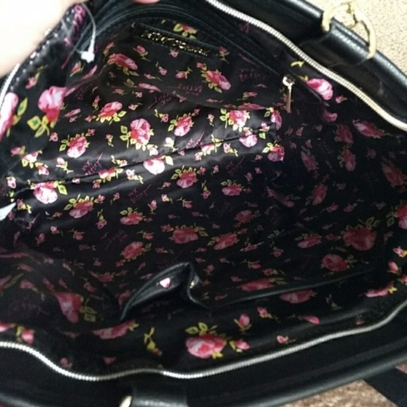 ***Betsey Johnson Black Striped Bag w/ Pink Bow - Picture 5 of 6